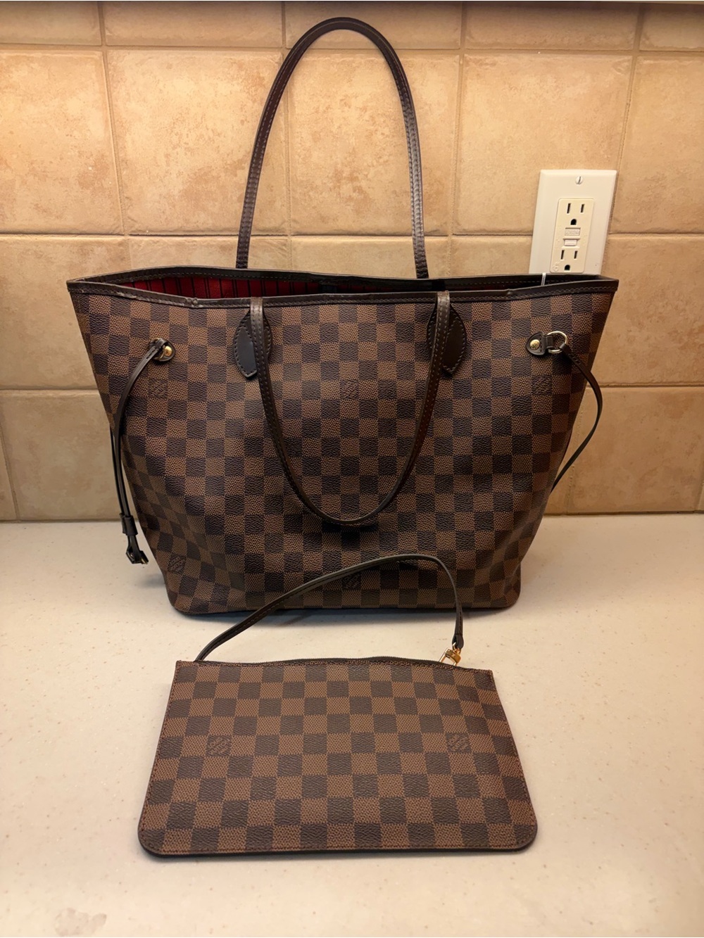 Louis Vuitton Neverfull MM WITH POUCH!! - Picture 3 of 17